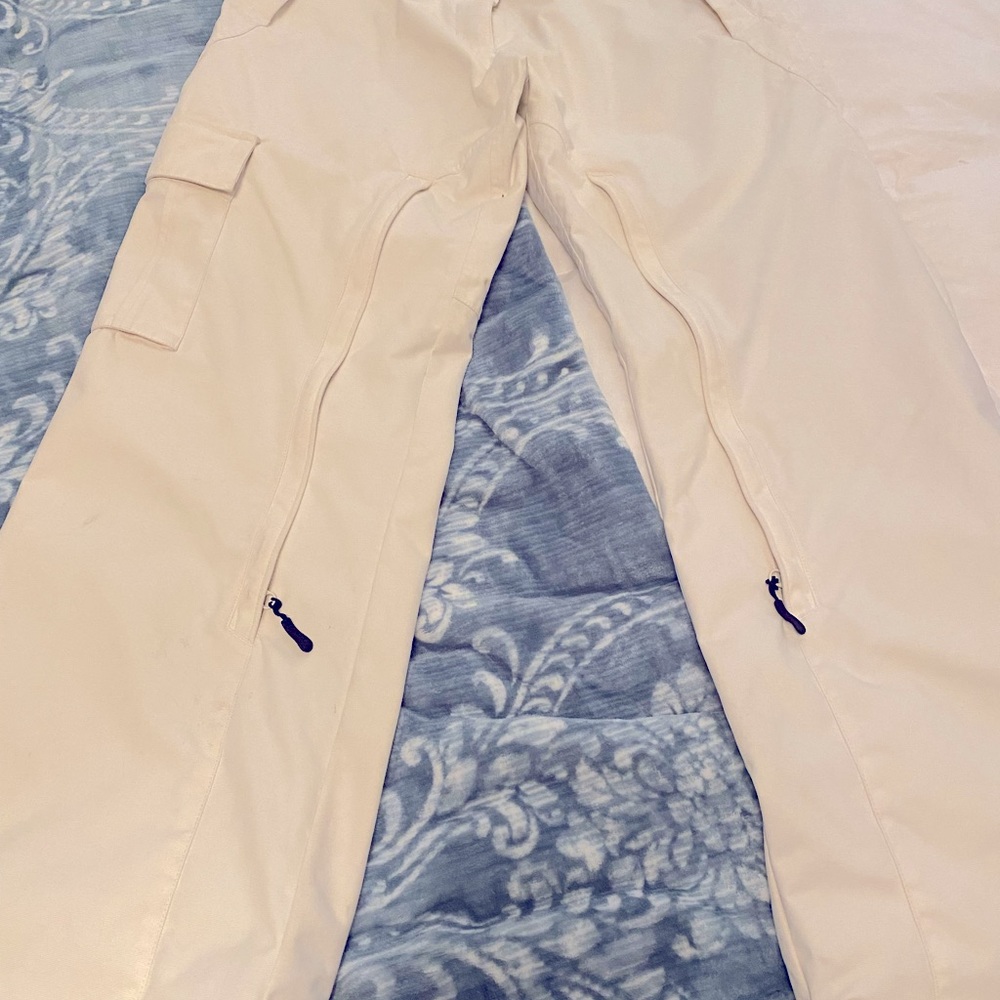 Snow season is coming! Columbia snowboarding/ski pants. Excellent condition.